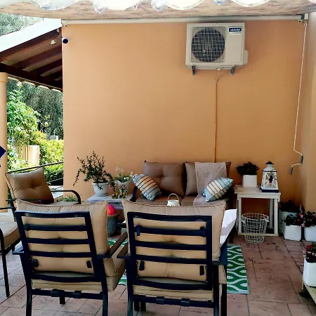 Family With Garden & Bbq * Velonádes